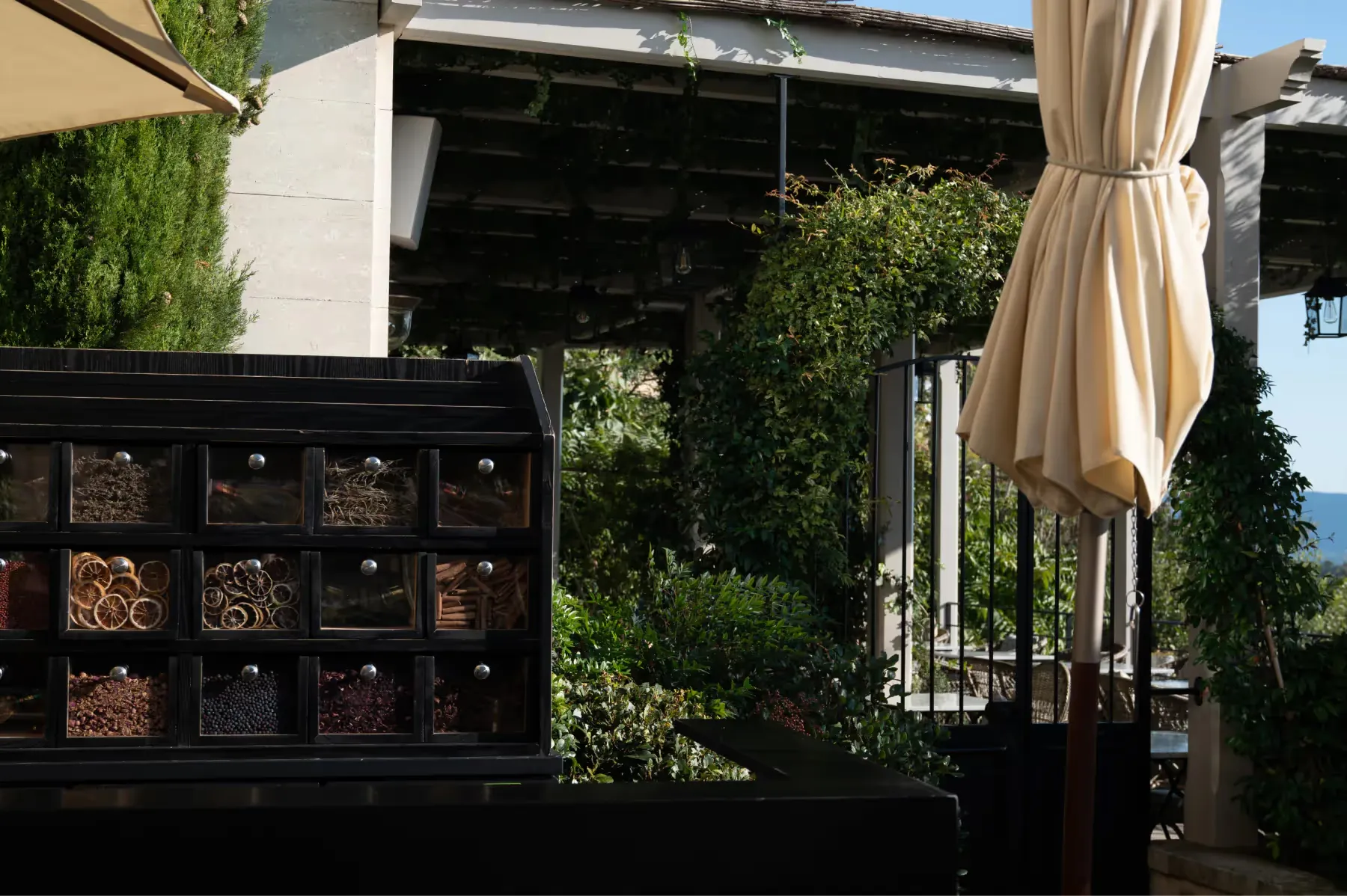 Airelles Gordes, La Bastide dining 4