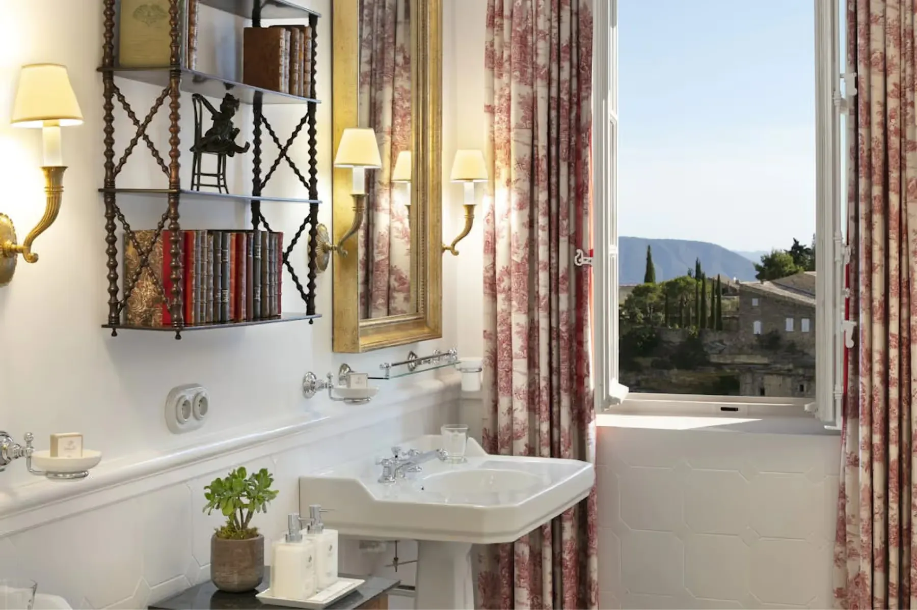 Airelles Gordes, La Bastide rooms 6