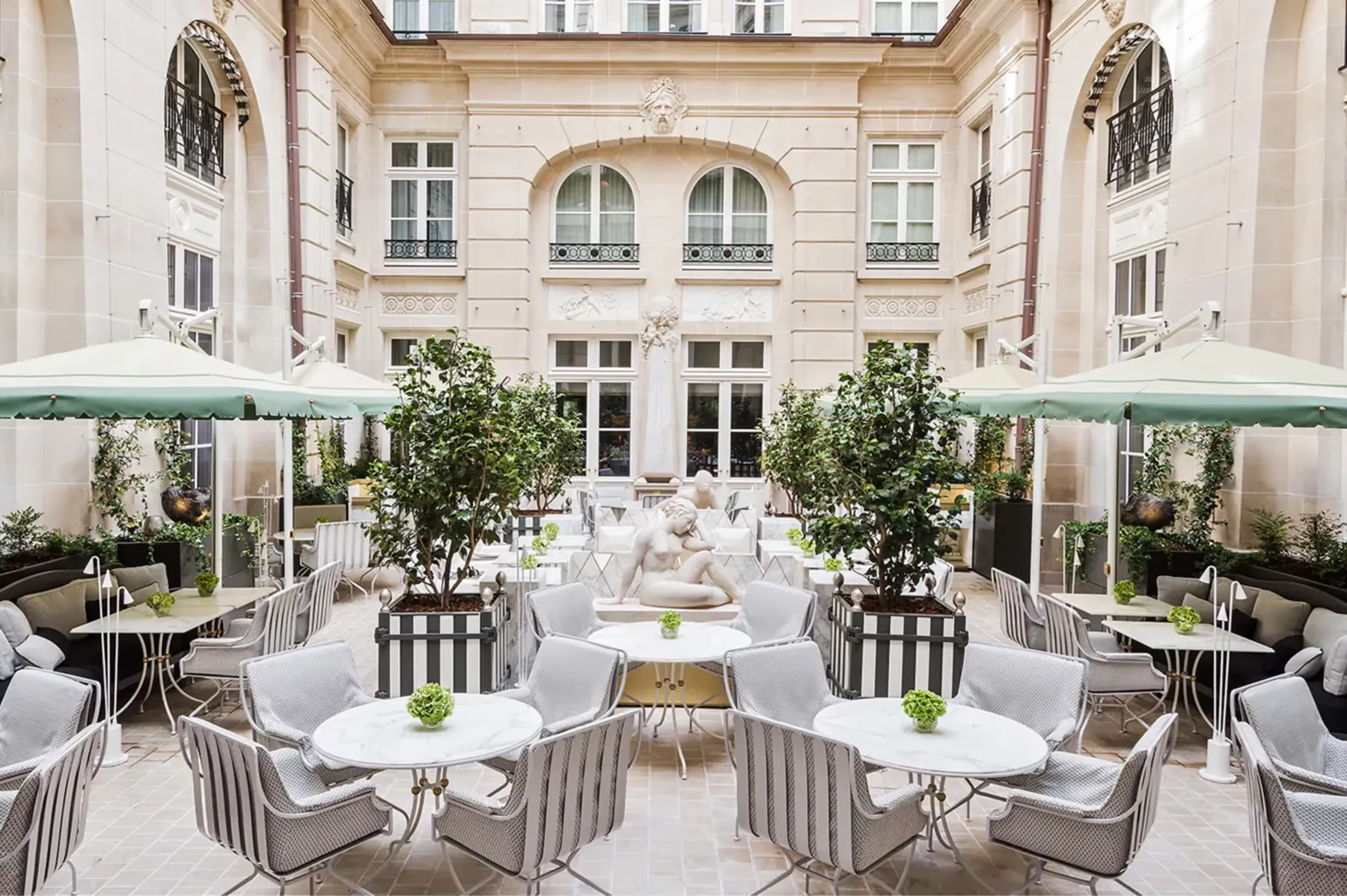 Hôtel de Crillon dining 1
