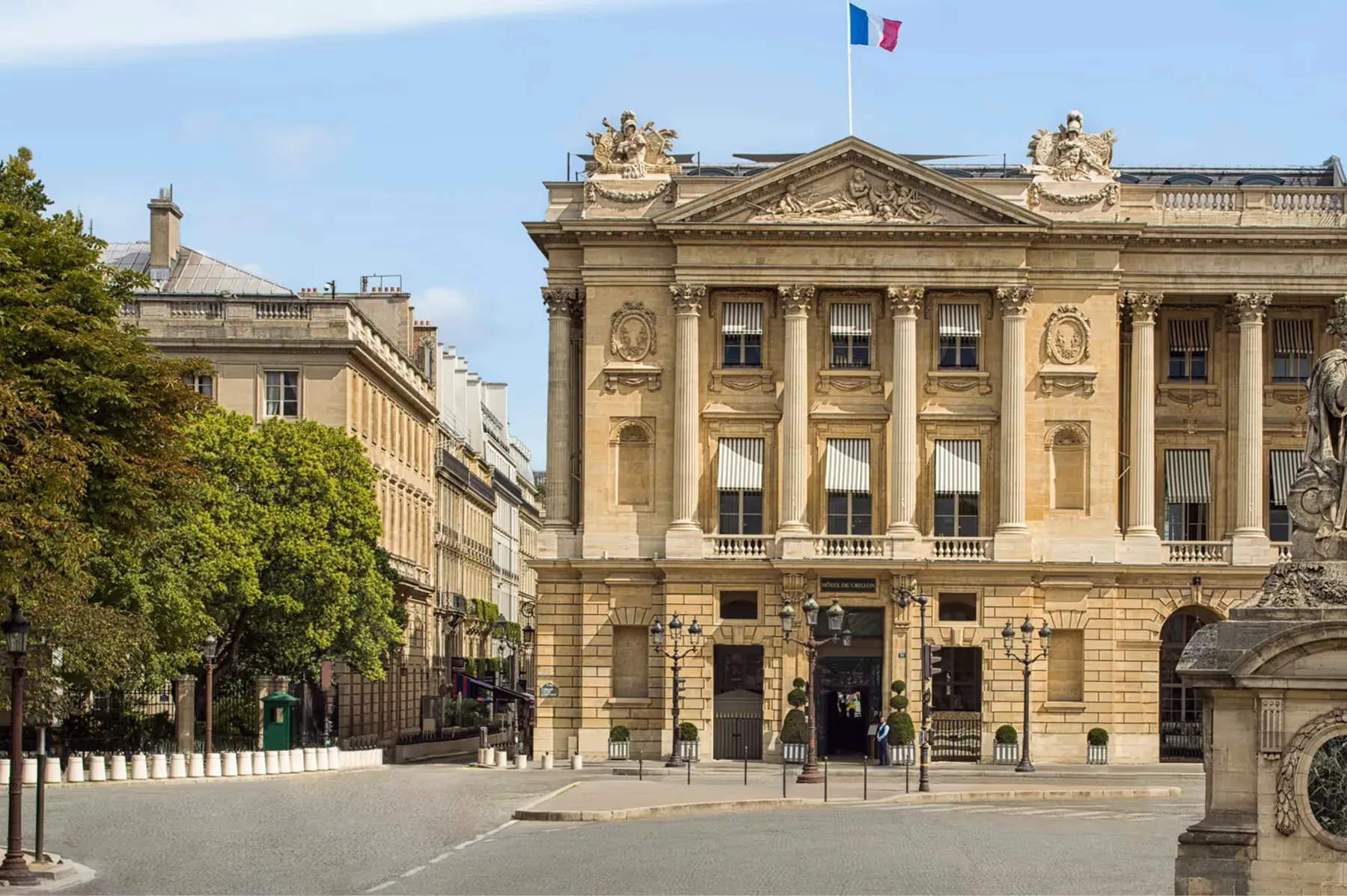 Hôtel de Crillon overview 1