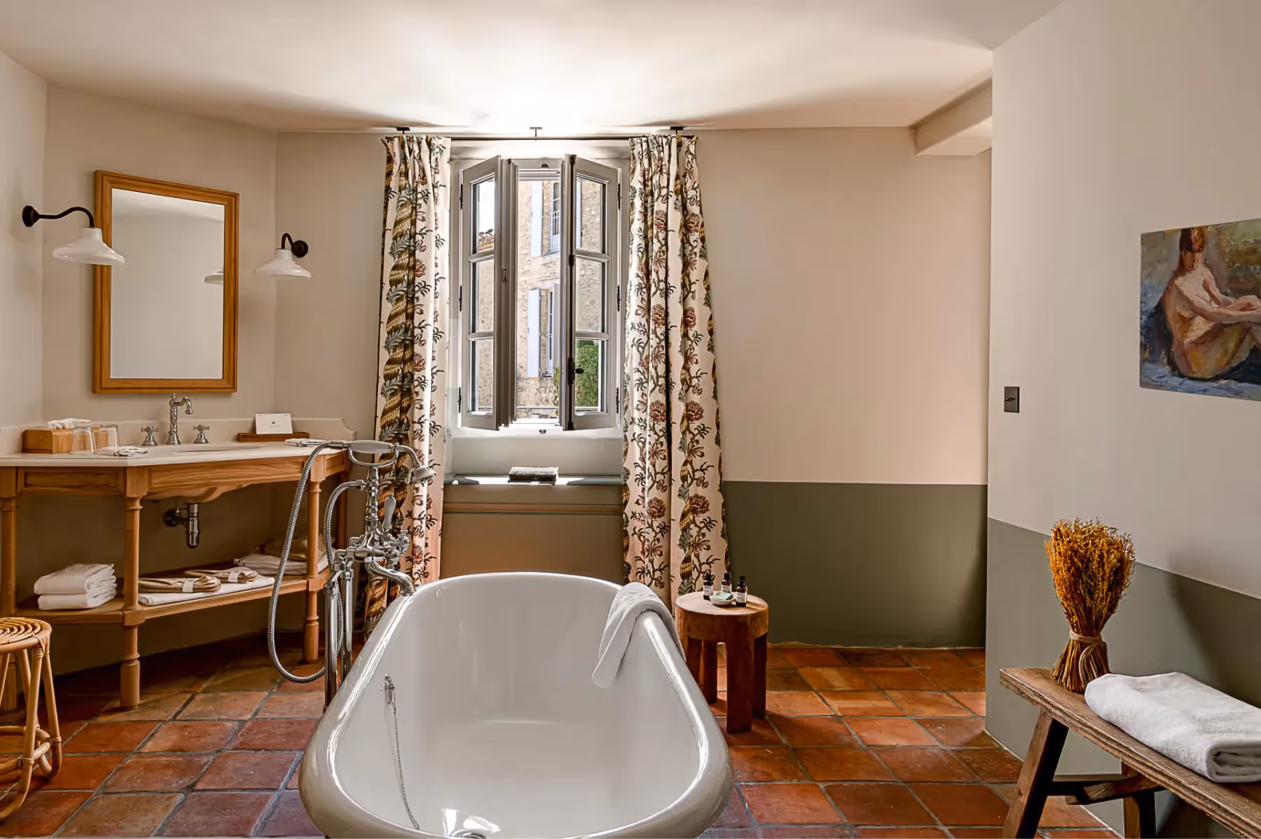 Hôtel Crillon le Brave overview 3