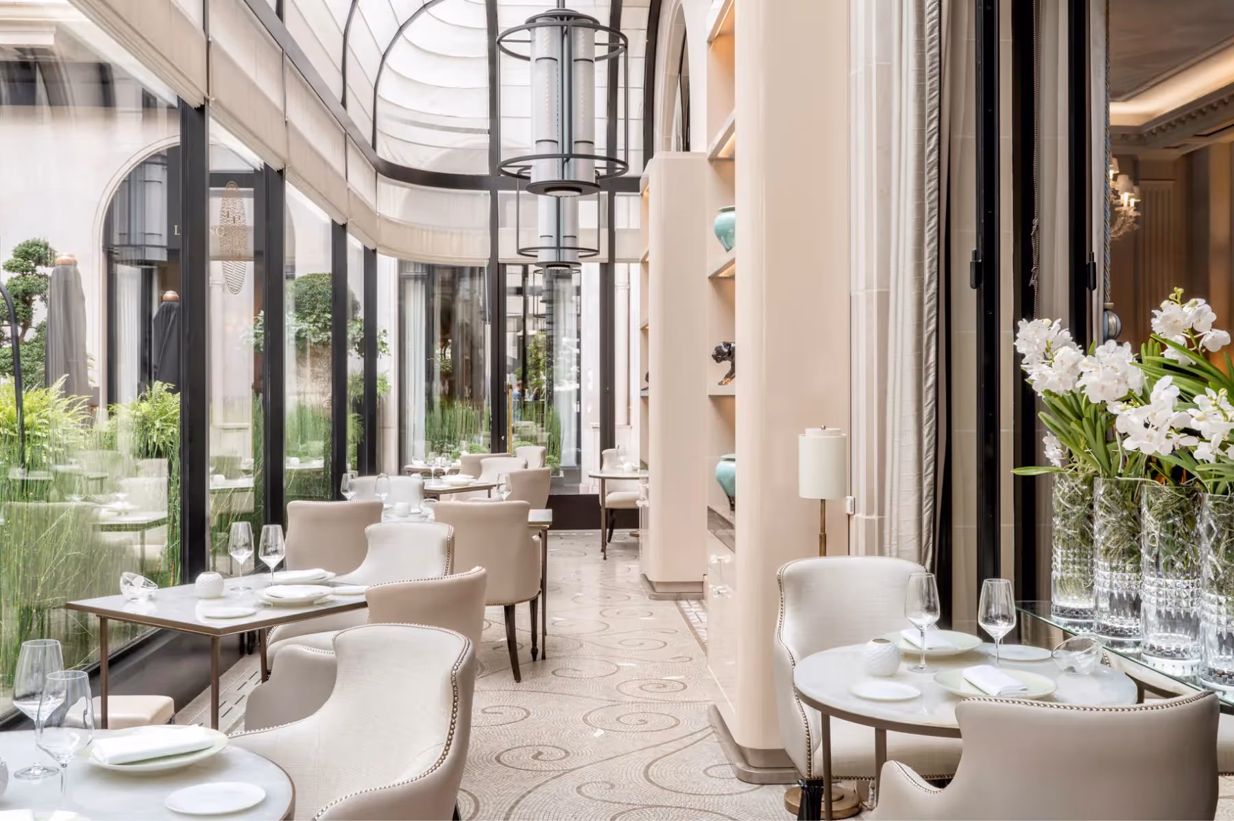 Four Seasons Hotel George V dining 1