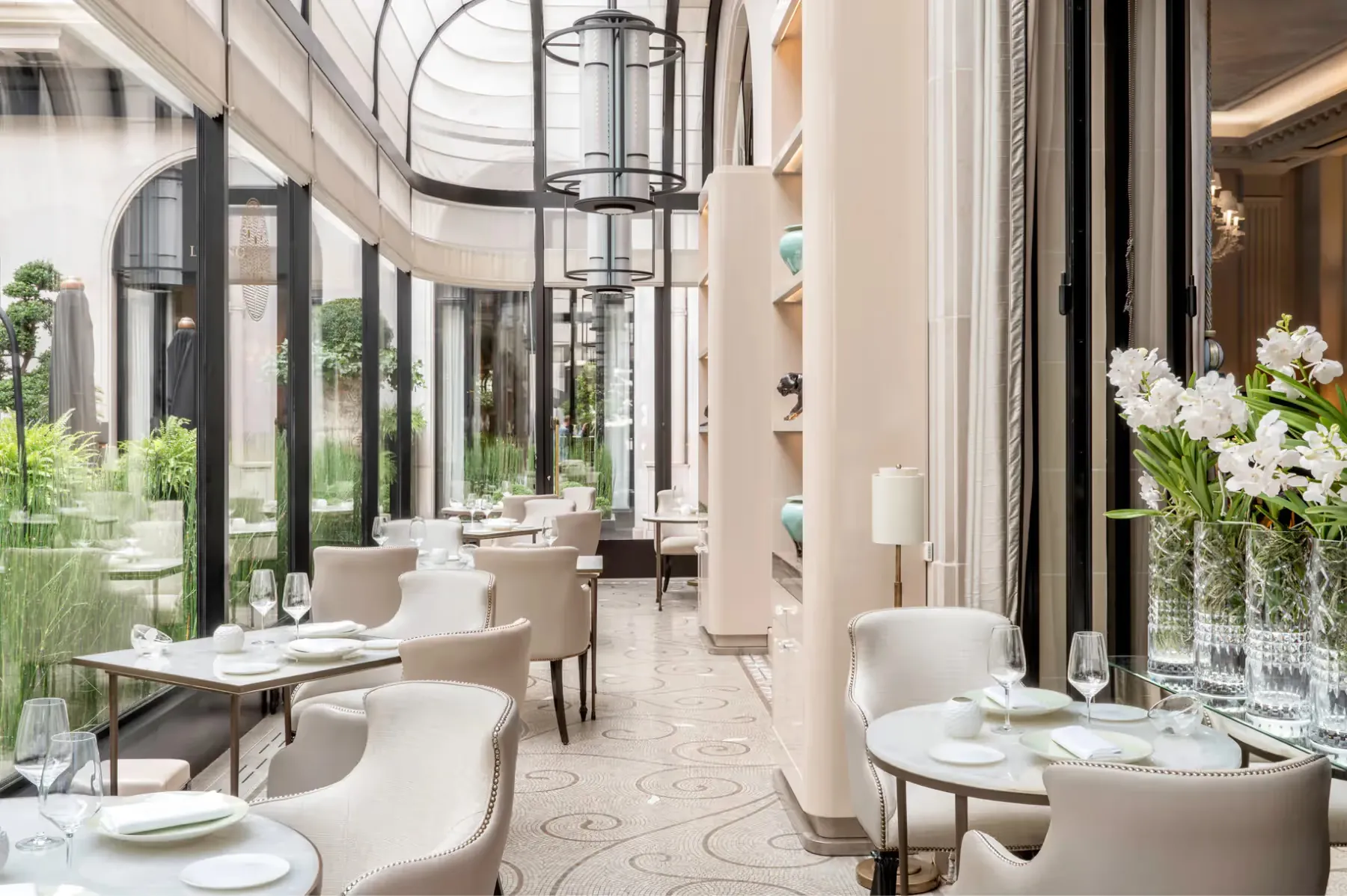 Four Seasons Hotel George V dining 1