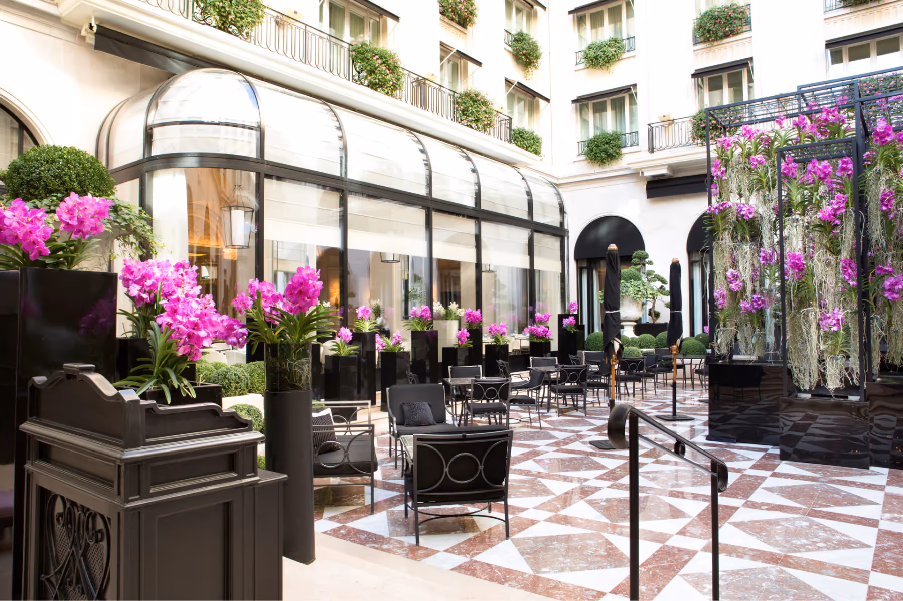 Four Seasons Hotel George V dining 3
