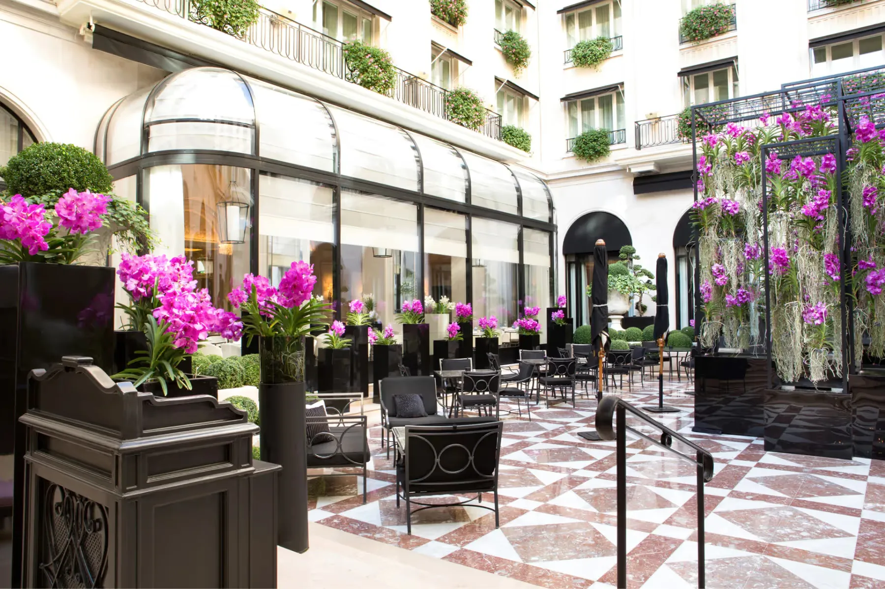 Four Seasons Hotel George V dining 3