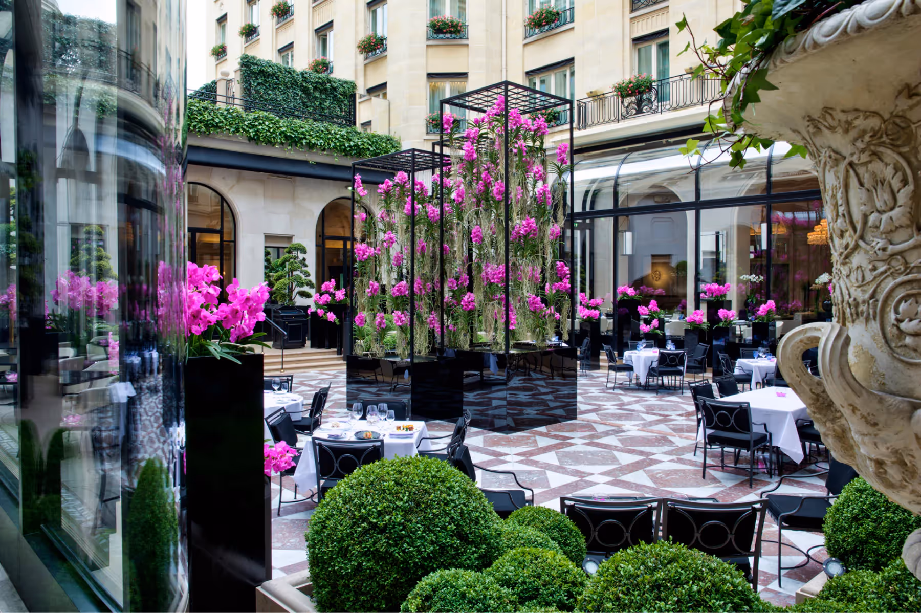 Four Seasons Hotel George V dining 4