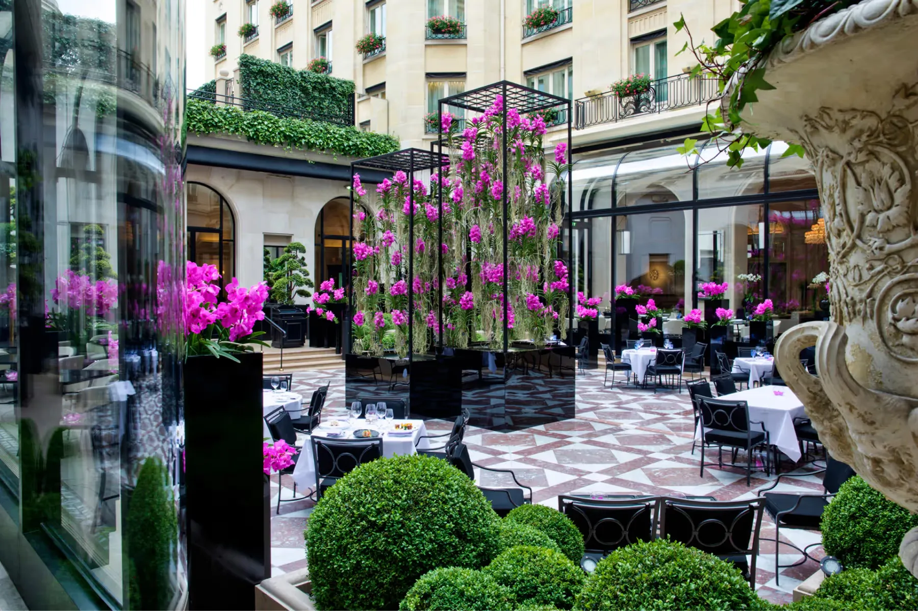 Four Seasons Hotel George V dining 4