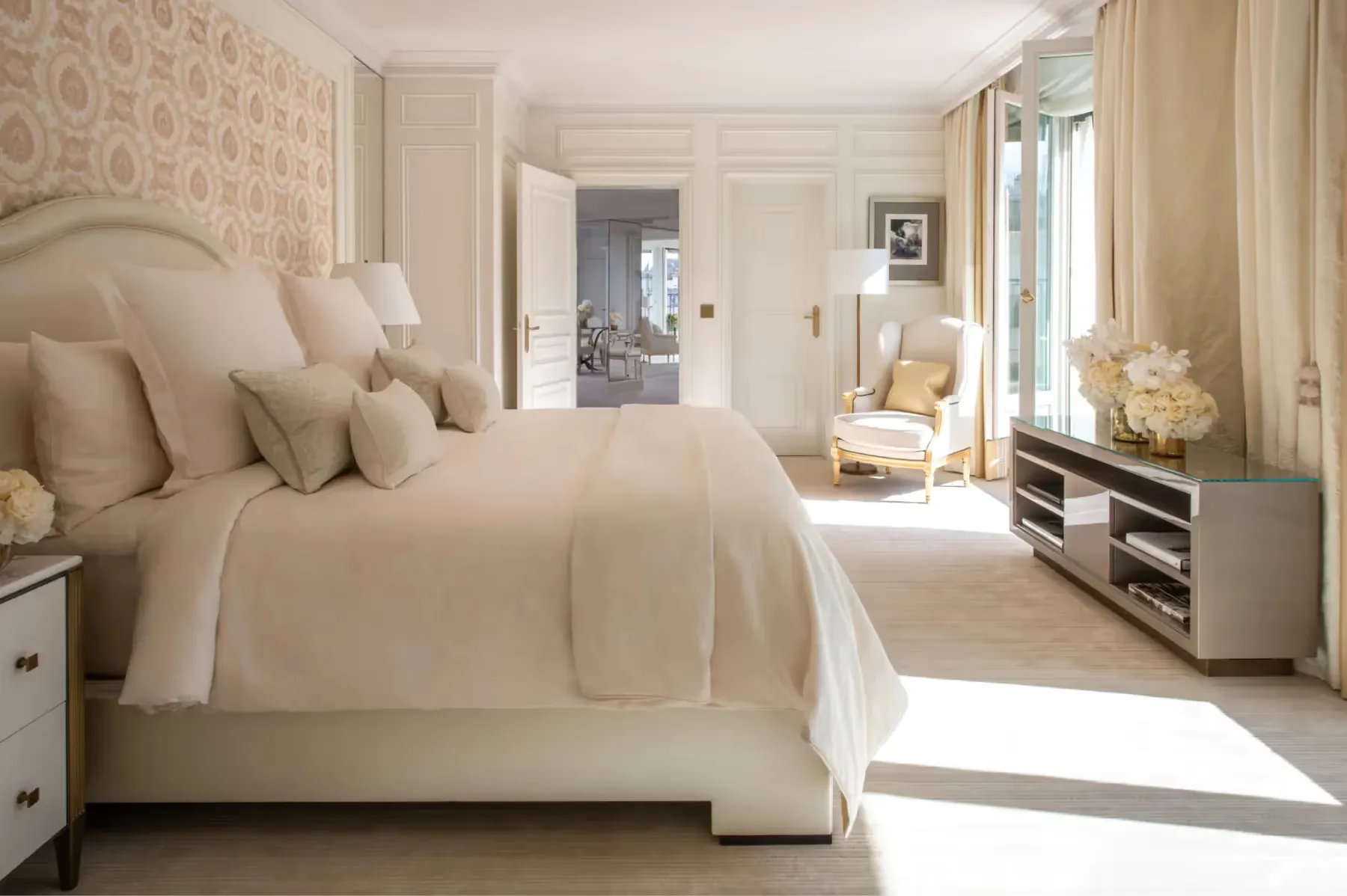 Four Seasons Hotel George V rooms 4