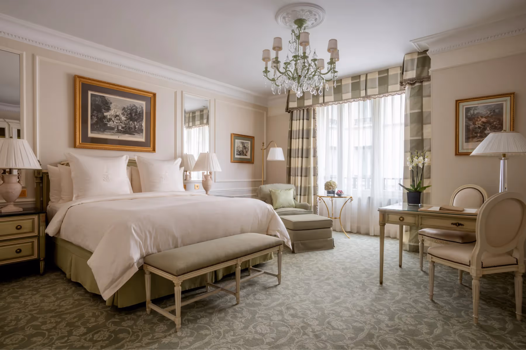 Four Seasons Hotel George V rooms 7