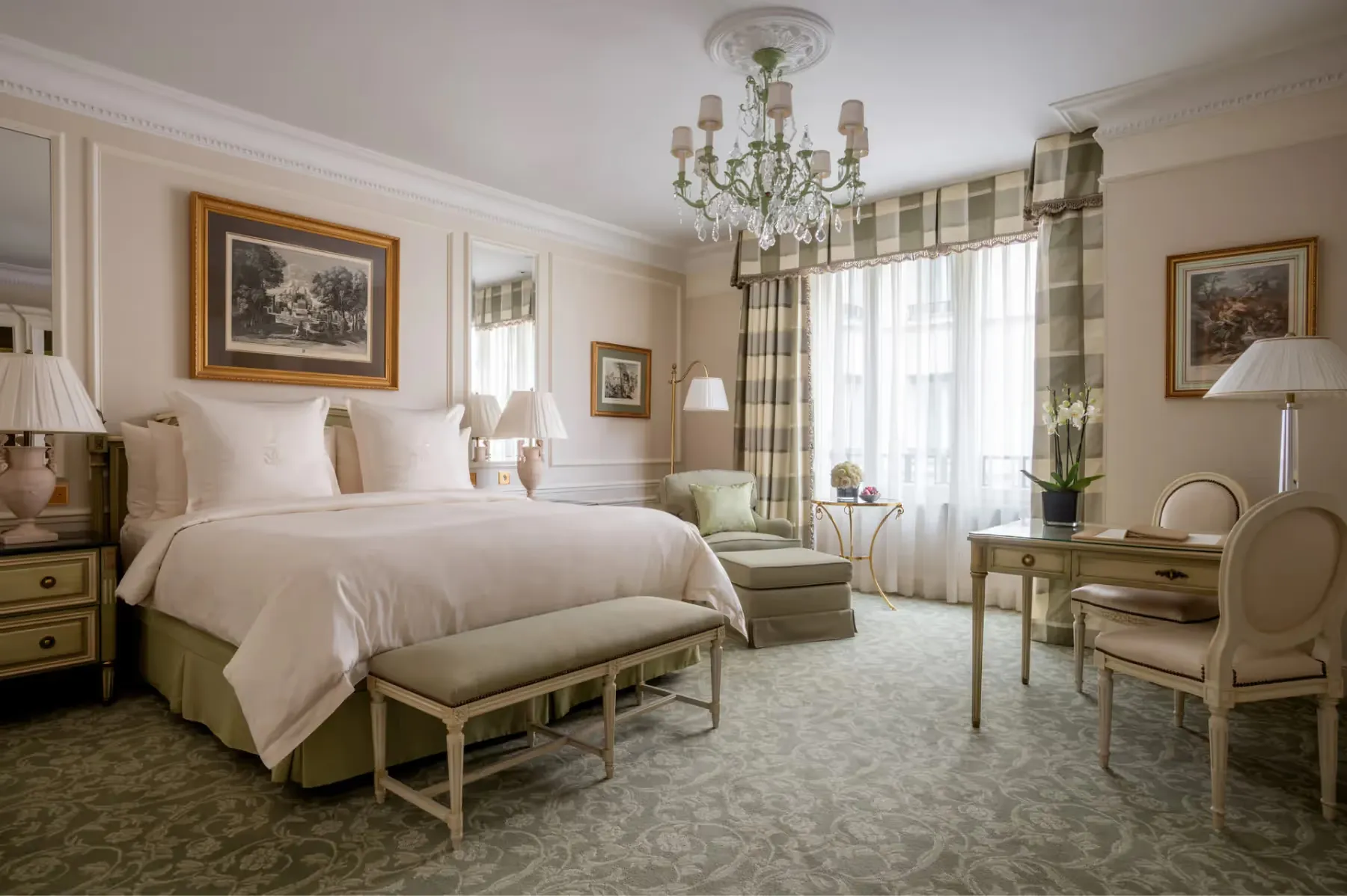 Four Seasons Hotel George V rooms 7
