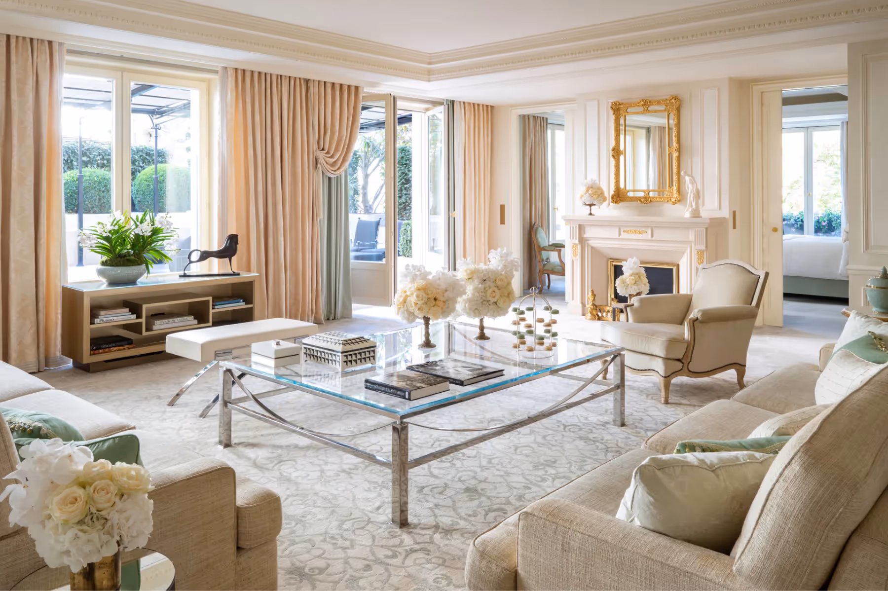 Four Seasons Hotel George V rooms 8