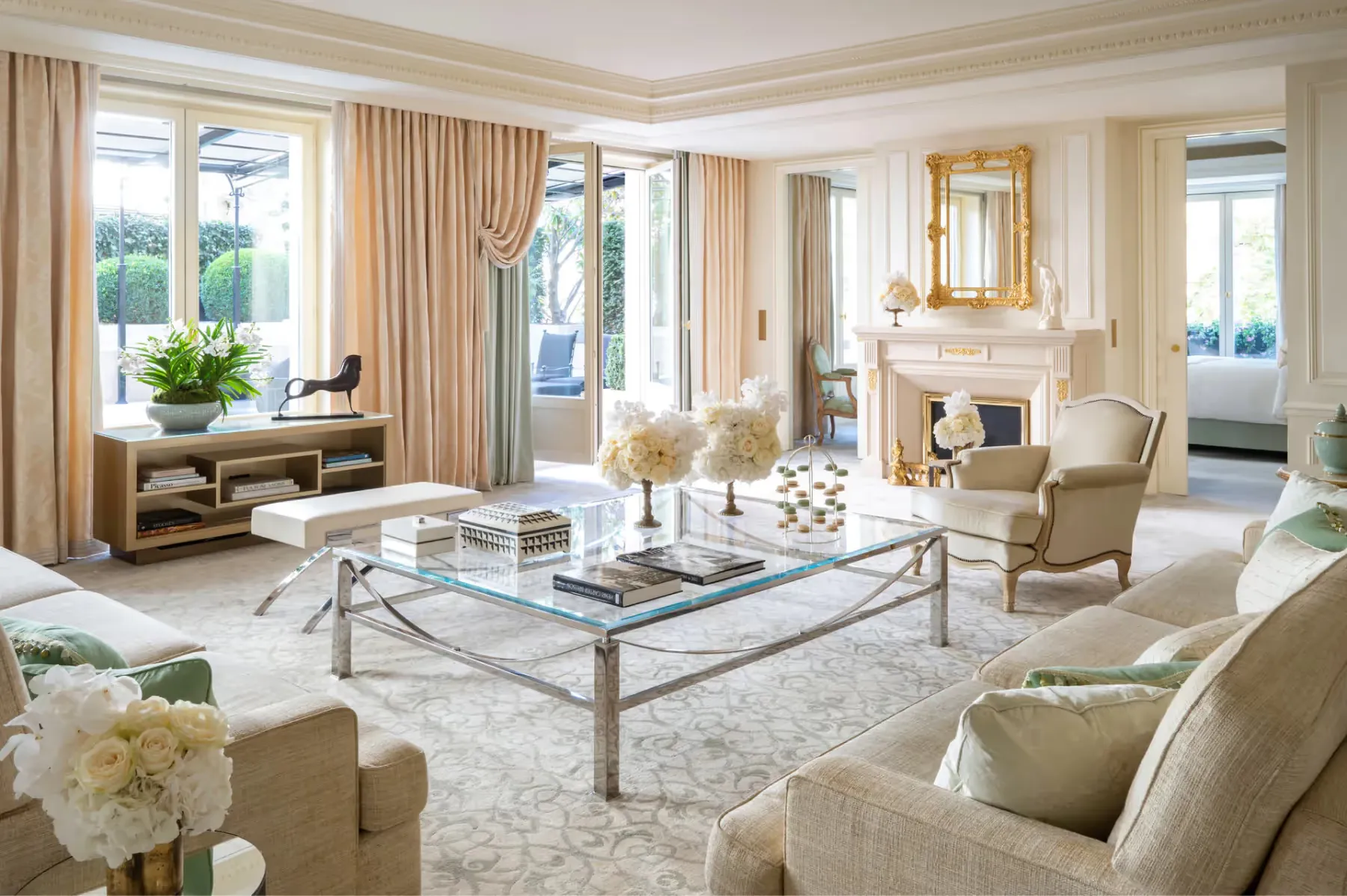Four Seasons Hotel George V rooms 8