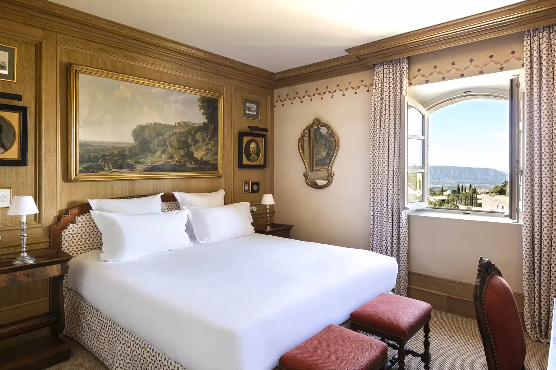 Airelles Gordes, La Bastide overview 2