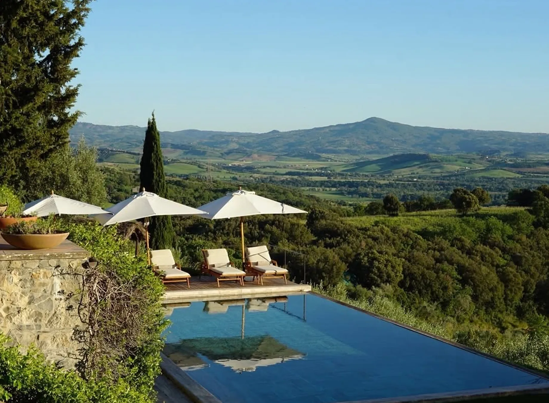 A hilltop pool over the Tuscan countryside